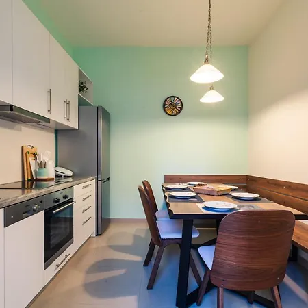 Upscale Modern Escape In The Historic Center Apartment Kalamata Exterior photo