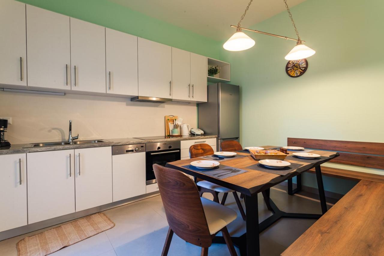 Upscale Modern Escape In The Historic Center Kalamata